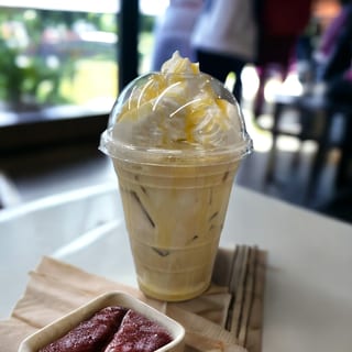 White Chocolate Mocha (16 oz) - Iced