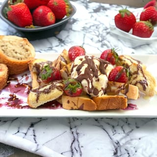 Strawberry Fudge Crumble